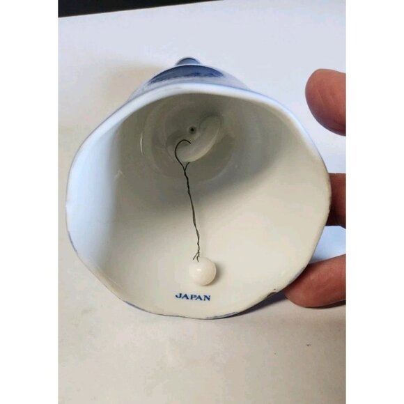 Currier & Ives Style  Farmers House In Winter Bell Marked Japan - Picture 4 of 7